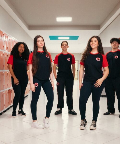 Muito além do bilíngue marca campanha da Maple Bear