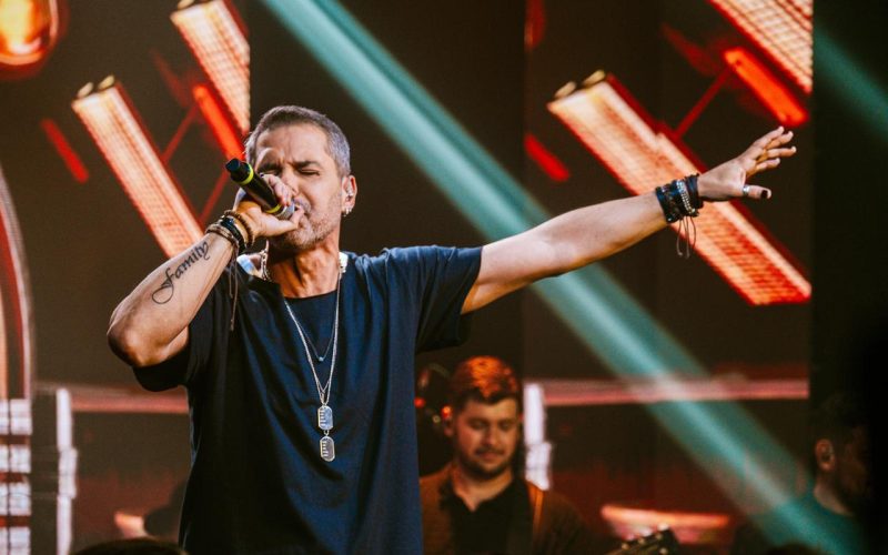Cantor Titto grava DVD em noite especial e reforça crescimento no cenário sertanejo