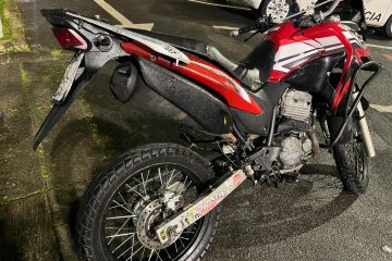 POLÍCIA MILITAR PRENDE HOMEM POR DESACATO, DESOBEDIÊNCIA E ADULTERAÇÃO DE SINAL IDENTIFICADOR DE MOTOCICLETA EM RIBEIRÃO PIRES.